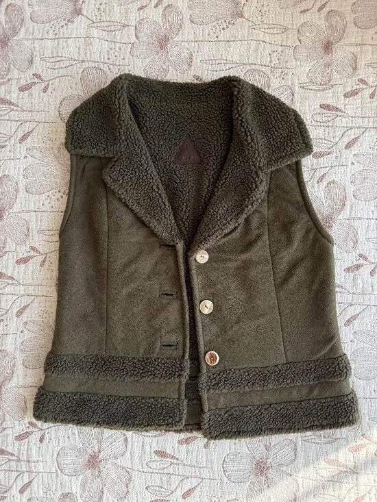 Fjallraven Fjall Women's Suede Sherpa Vest in Olive Green - Size Small - Picture 1 of 11
